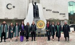 Artvin Barosu, Atatürk Anıtı’na çelenk sundu