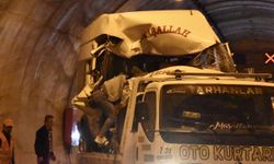 Yolcu Minibüsü ile Traktör Çarpıştı, 11 Kişi Yaralandı