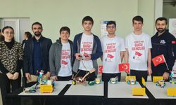 Geleceğin Teknoloji Yıldızları Robotlarını Sergiledi