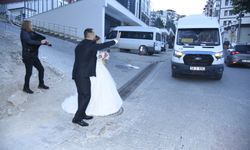 Gelin damat düğünlerine dolmuşla gitti