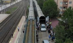 Bazı gurbetçiler sıla yolunda arabalı treni tercih ediyor