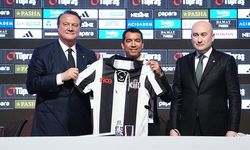 Beşiktaş, yeni teknik direktörü Giovanni van Bronckhorst için imza töreni düzenledi