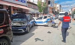 Otomobilin 3 Araca Çarpması Sonucu 2'si Polis, 3 Kişi Yaralandı