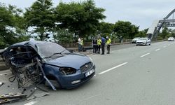 Otomobilin bariyerlere çarptığı kazada 3 kişi hayatını kaybetti