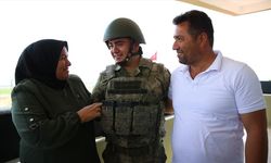 Sınırda nöbet tutan asker, ailesinin sürpriz ziyaretiyle çifte bayram yaşadı