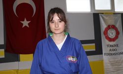 Türkiye şampiyonu milli kuraşçı Azra Özkan'ın hedefi Avrupa şampiyonluğu