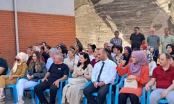 Anadolu Lisesi Mezunlarını Verdi