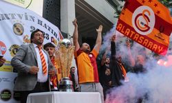 Cimbom Şampiyonluğunu Kutluyor