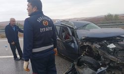 Çekiciye Çarpan Otomobildeki 4 Kişi Yaralandı