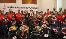 Paralimpik Oyunları'nda "Tarih Yazan" Sporcular Türkiye'ye Döndü