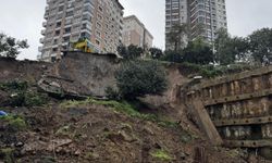 Rize'de Toprak Kayması Sonucu Çocuk Parkı ve İstinat Duvarı Zarar Gördü