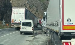 Ardanuç Yolu'nda Trafik Aksadı