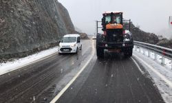 Artvin Yusufeli Yolunda Ulaşım Heyelan Nedeniyle Kontrollü Sağlanıyor