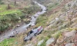 Trabzon'da Dere Yatağına Devrilen Otomobildeki 4 Kişi Yaralandı