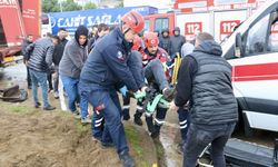 Trabzon'da Yol Süpürme Aracının Devrildiği Kazada Bir İşçi Yaralandı