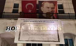 Ekrem İmamoğlu’nun Diploması Belediye Binasına Asıldı