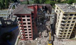Rize’de Fırtınada Boşaltılan 8 Katlı 2 Binada Yıkım İşlemi Başladı