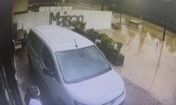 Trabzon’da yaşanan selin geliş anları güvenlik kameralarına yansıdı