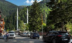 Uzungöl’de bayram yoğunluğu: Binlerce turist akın etti