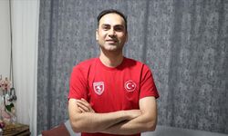 Güvenlik Görevlisi Nefes Borusuna Yiyecek Kaçan Kediyi Heimlich Manevrasıyla Kurtardı