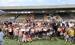 Arhavi’de Futbolun Kalbi Çocuklarla Attı
