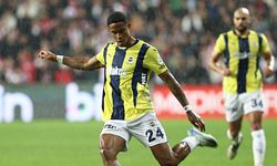 Fenerbahçe'de Jayden Oosterwolde'nin Sözleşmesi 2028'e Kadar Uzatıldı