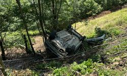 Samsun'da devrilen otomobildeki 2 kişi yaralandı