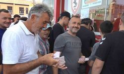 Samsunspor Taraftarlarının Kombine Alımı, Yeşilçam Film Sahnelerini Hatırlattı