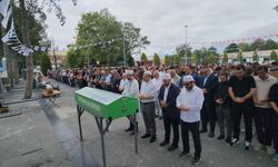 Denizde boğulma tehlikesi geçiren sınıf öğretmeni yaşamını yitirdi