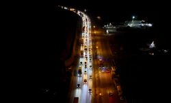 Samsun'da kimyasal madde ve boya yüklü tır 8 kilometre boyunca yandı