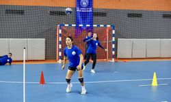 Trabzonlu Kadın Hentbolcu, İşitme Engelli Sporcuların Antrenörlüğünü Yapıyor