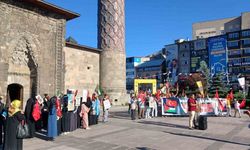 Hekim ve sağlıkçıların Erzurum’daki 93 haftalık sessiz yürüyüşü sürüyor