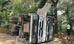 Samsun’da hafriyat kamyonu devrildi: 1 yaralı
