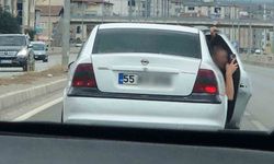 Samsun’da trafikte tehlikeli yarış: Kapıyı açıp video çektiler