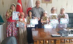 Kur'ân-ı Kerim Okumaya Geçen Öğrencilere Hediye Takdimi
