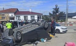 Samsun'da devrilen otomobildeki 3 kişi yaralandı