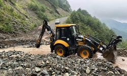 Trabzon'da şiddetli yağışlara karşı belediye ekipleri teyakkuzda