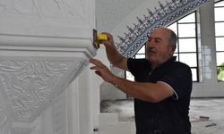Yılın ahisi seçilen taş oyma ustası mesleğini oğullarıyla sürdürüyor