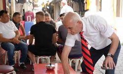 30 yıldır kravatla çay servisi yapıyor