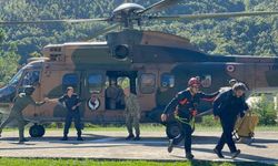 Artvin’de Mahsur Kalan Vatandaşlar ve Turistler Helikopterle Tahliye Edildi