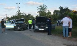 Ordu’da kontrolden çıkan otomobil, polis otosuna çarptı: 2 yaralı