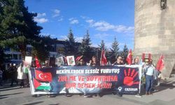 Sağlık çalışanları Gazze için yürüdü