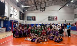 Voleybol Dostluk Maçlarında Heyecan