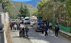 Lise Önünde Trafik Kaosu Can Güvenliğini Tehdit Ediyor
