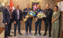 Milli boksör Havvanur Kethüda Trabzonspor Kulübü'nü ziyaret etti