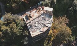 Rize'de taşkın riski altındaki izinsiz yapılar yıkılıyor