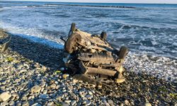 Samsun'da deniz kenarına devrilen otomobilin sürücüsü yaralandı