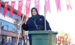 Temizlik işçisi sosyal deneydeki bayrak hassasiyetiyle gönüllere dokundu