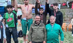 Artvinli Güreşçiler Erzurum’dan Madalyalarla Döndü