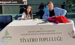 Tiyatro Topluluğu Kampüste Stant Kurdu